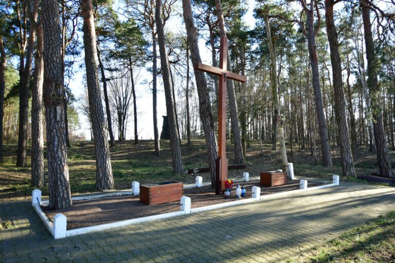 Zdjęcie przedstawiające Grób Poległych w egzekucji